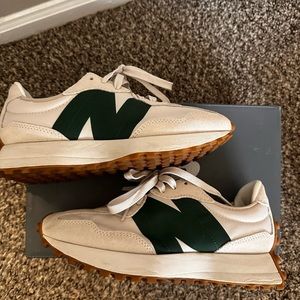 New Balance 327